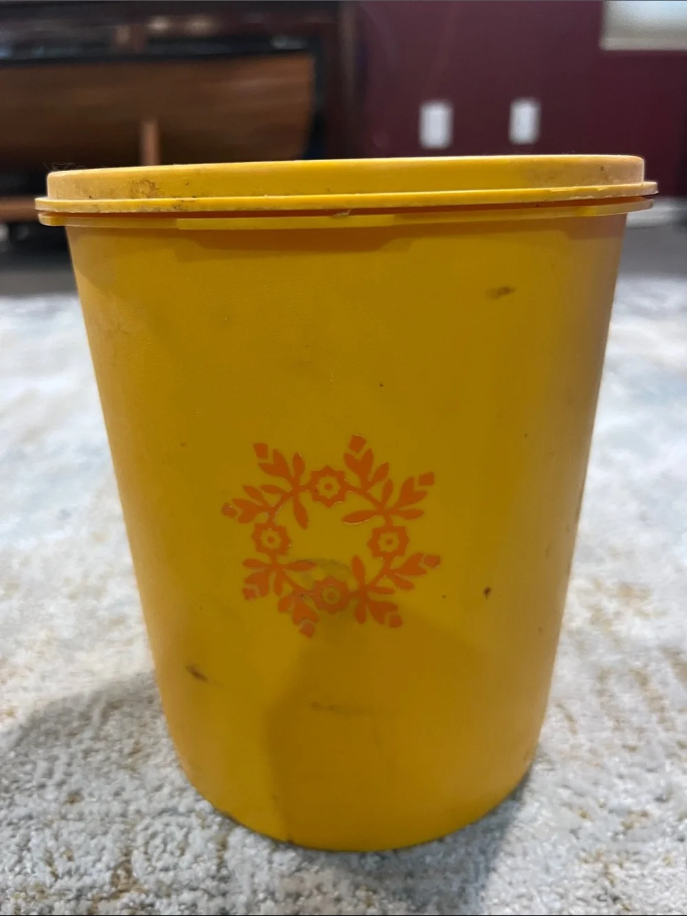 Yellow Floral Plastic Canister Tupperware USA made 807-2 z31